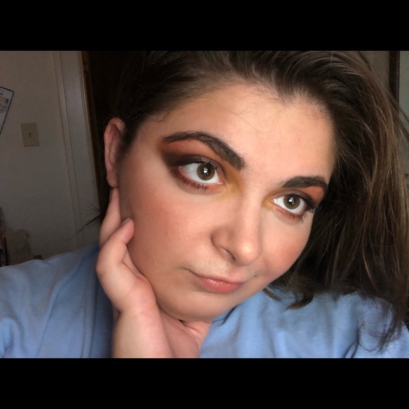 Meet your Posher, Madison - Picture 2 of 2